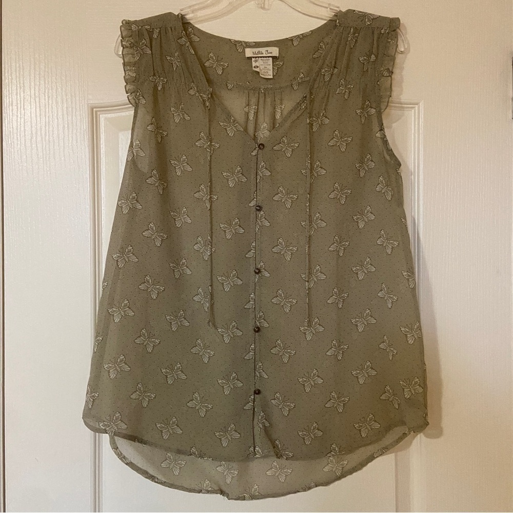 Matilda Jane Butterfly Buttoned Tie Front Ruffled Blouse - Picture 2 of 8